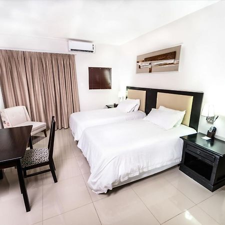 The George Hotel Manzini Luaran gambar