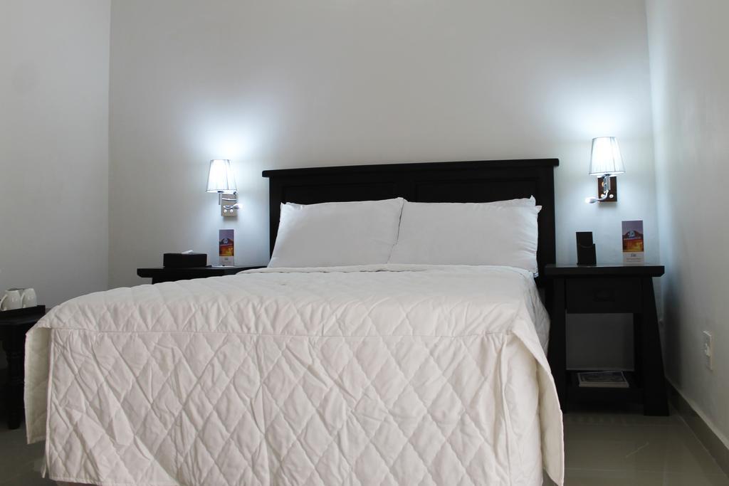 The George Hotel Manzini Luaran gambar
