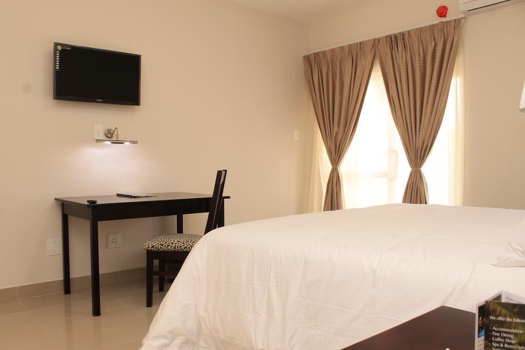 The George Hotel Manzini Luaran gambar