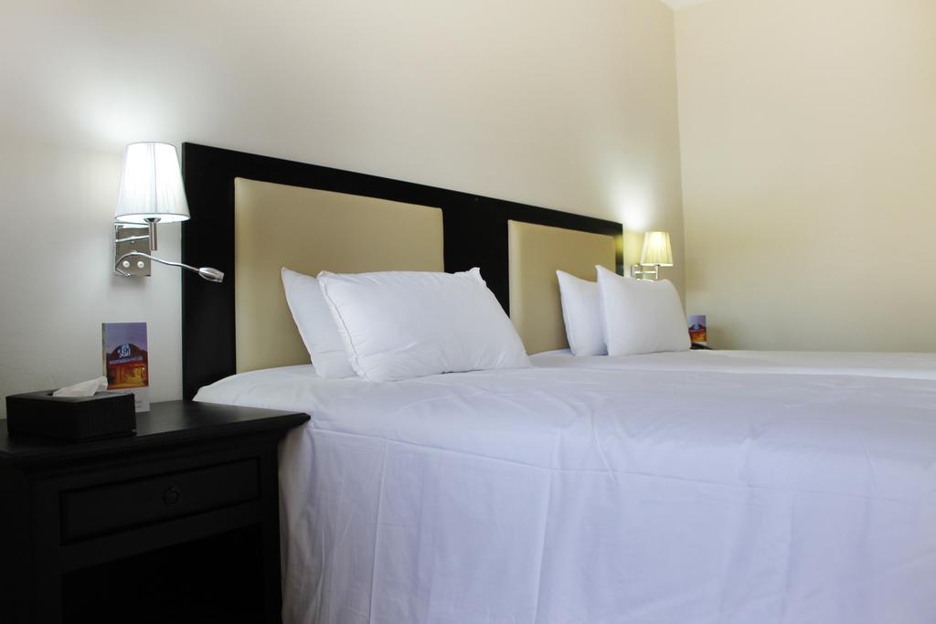 The George Hotel Manzini Luaran gambar