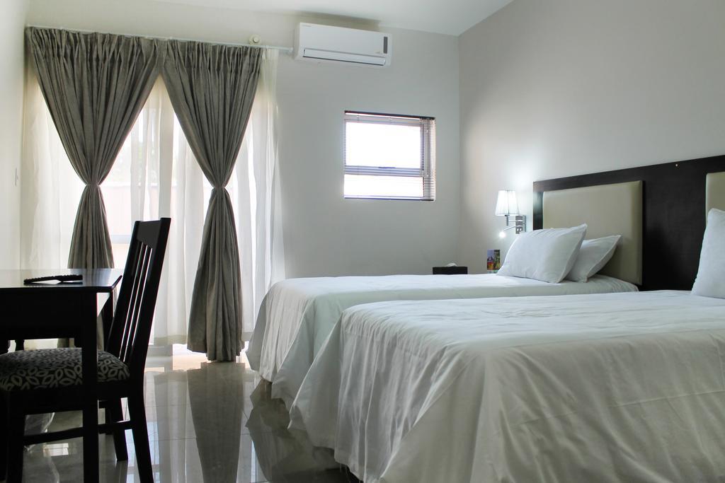 The George Hotel Manzini Luaran gambar