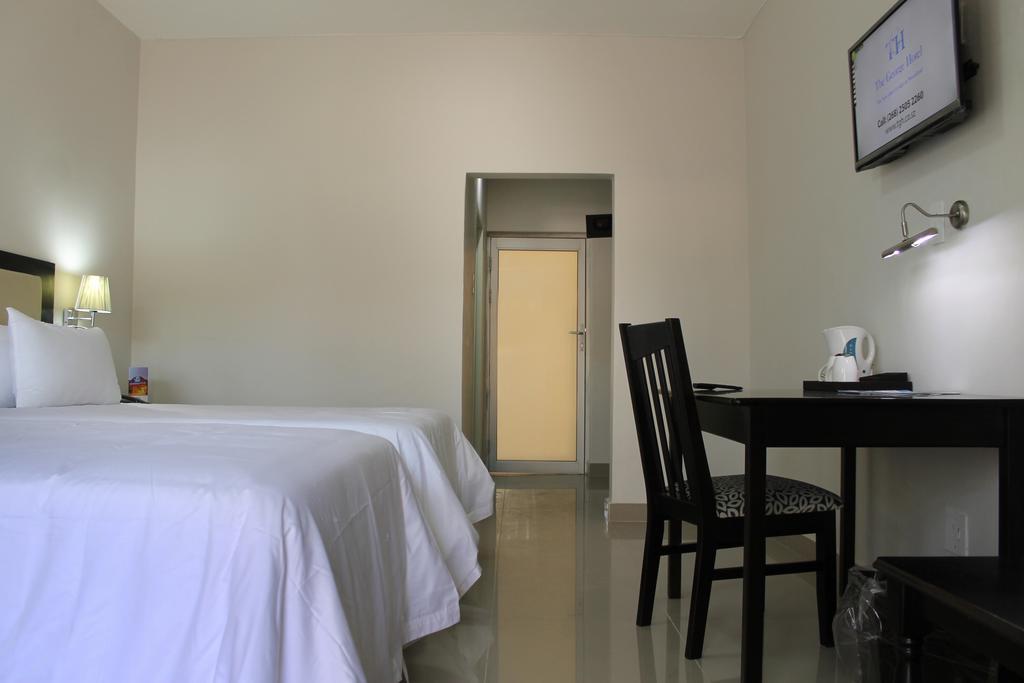 The George Hotel Manzini Luaran gambar