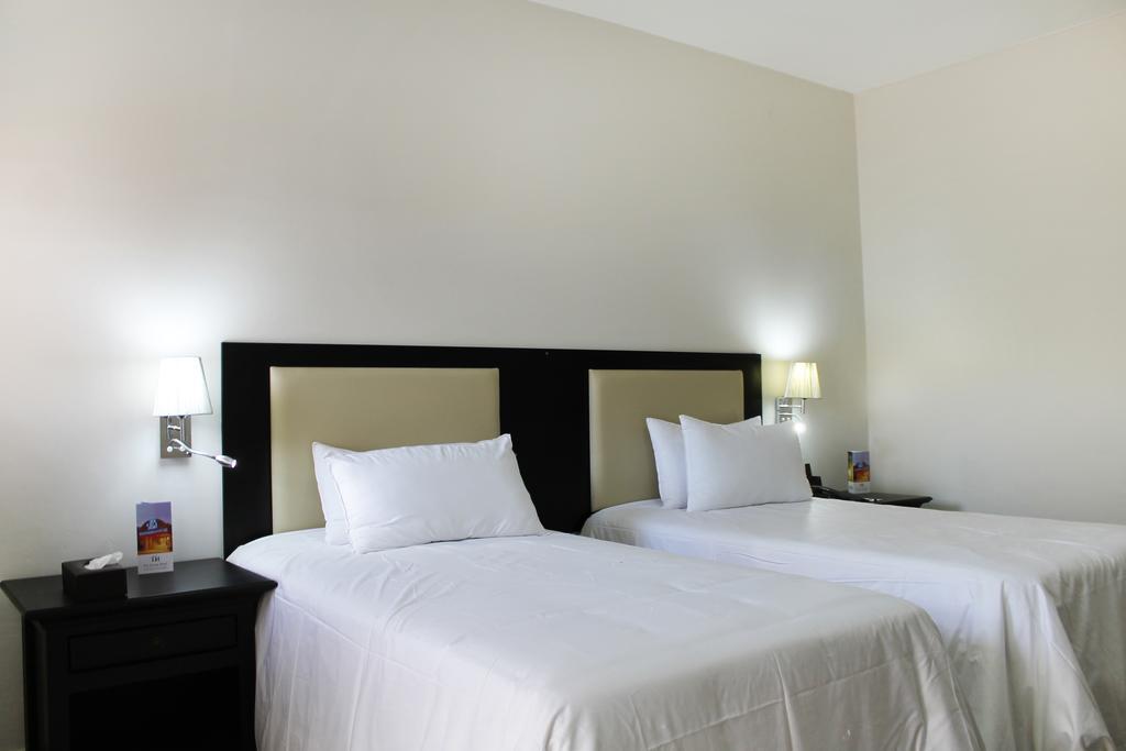 The George Hotel Manzini Luaran gambar