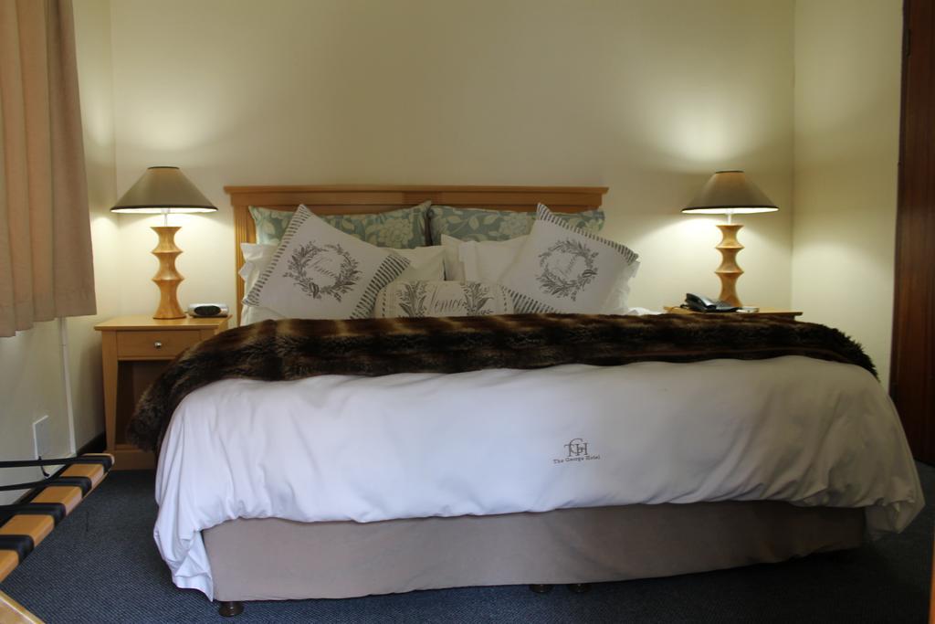 The George Hotel Manzini Luaran gambar