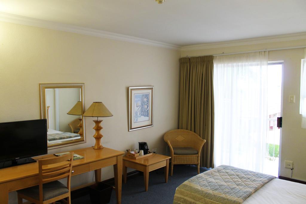 The George Hotel Manzini Luaran gambar