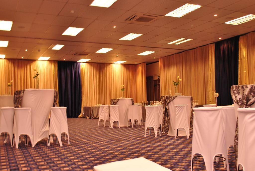 The George Hotel Manzini Luaran gambar