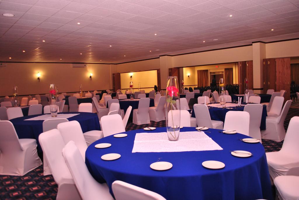 The George Hotel Manzini Luaran gambar
