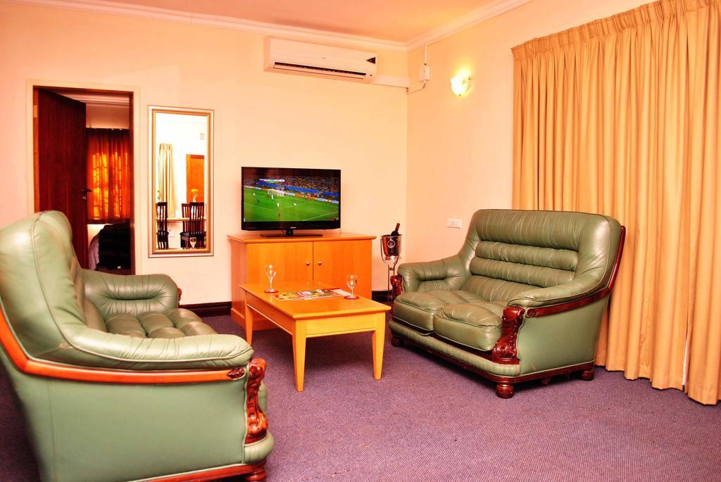 The George Hotel Manzini Luaran gambar