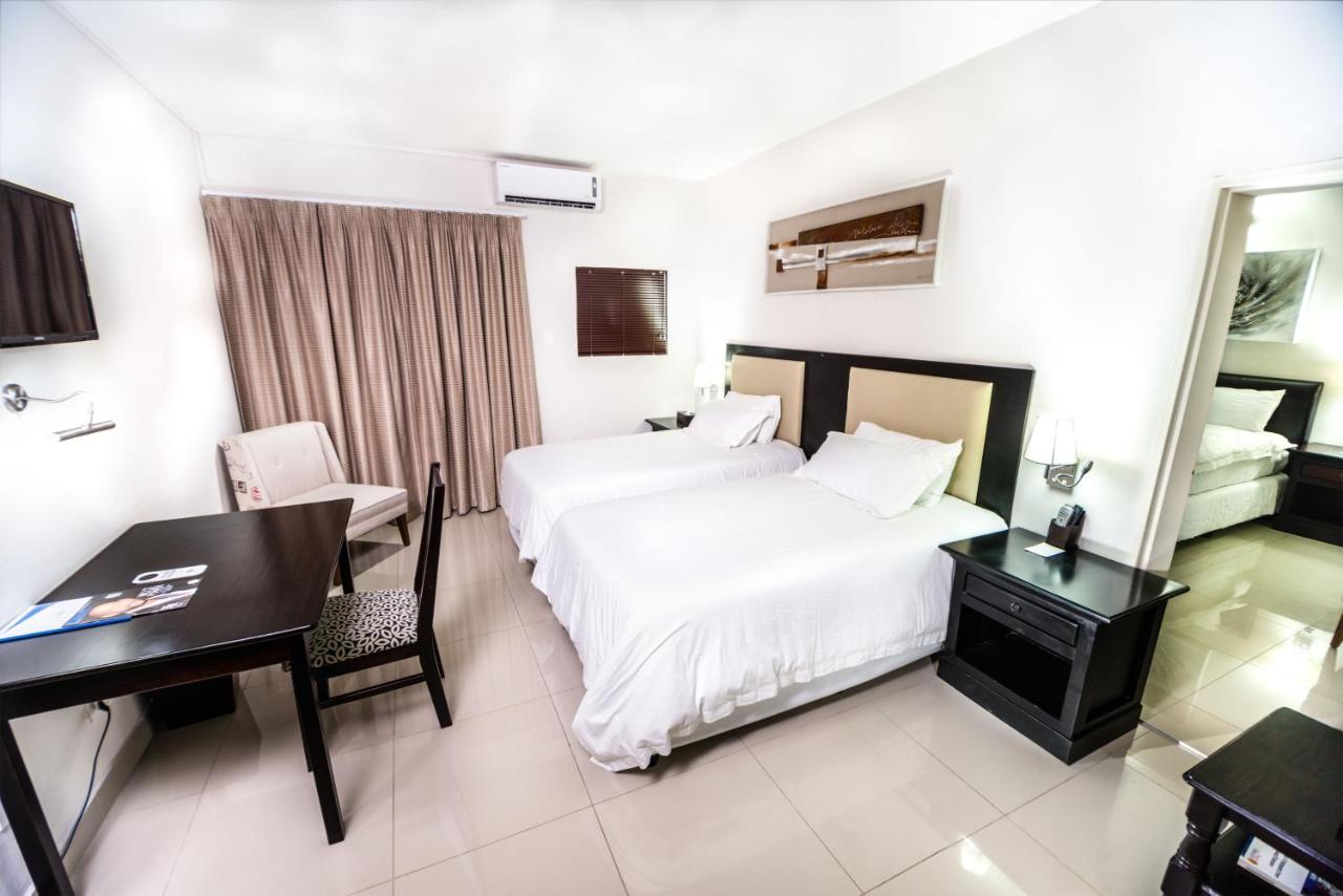 The George Hotel Manzini Luaran gambar